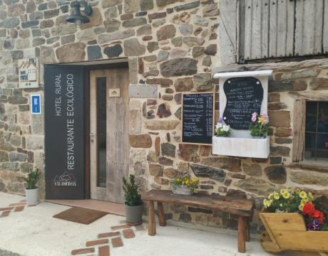 LAS ENCINAS HOTEL RESTAURANTE ECOLÓGICO